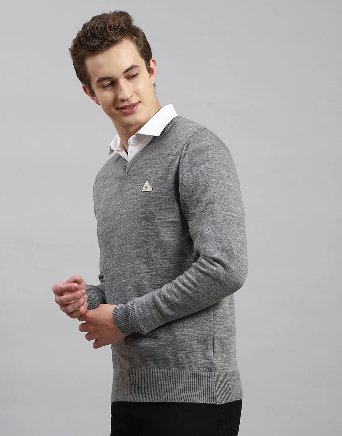 Men Grey Solid V Neck Full Sleeve Pullover - Image 4