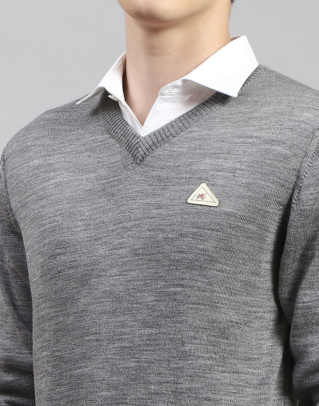 Men Grey Solid V Neck Full Sleeve Pullover - Image 6