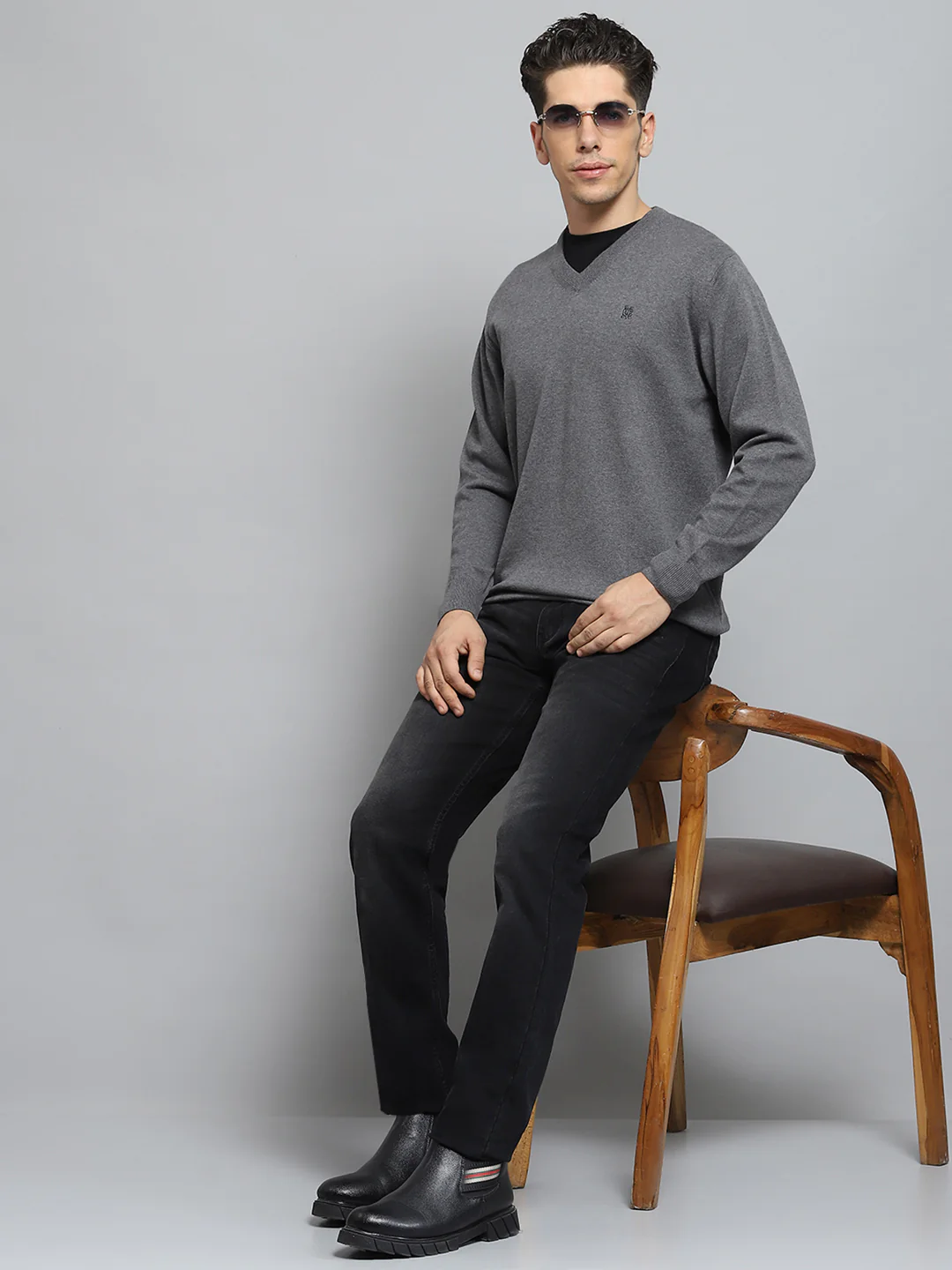 Men Grey Solid V Neck Full Sleeve Pullover - Image 2