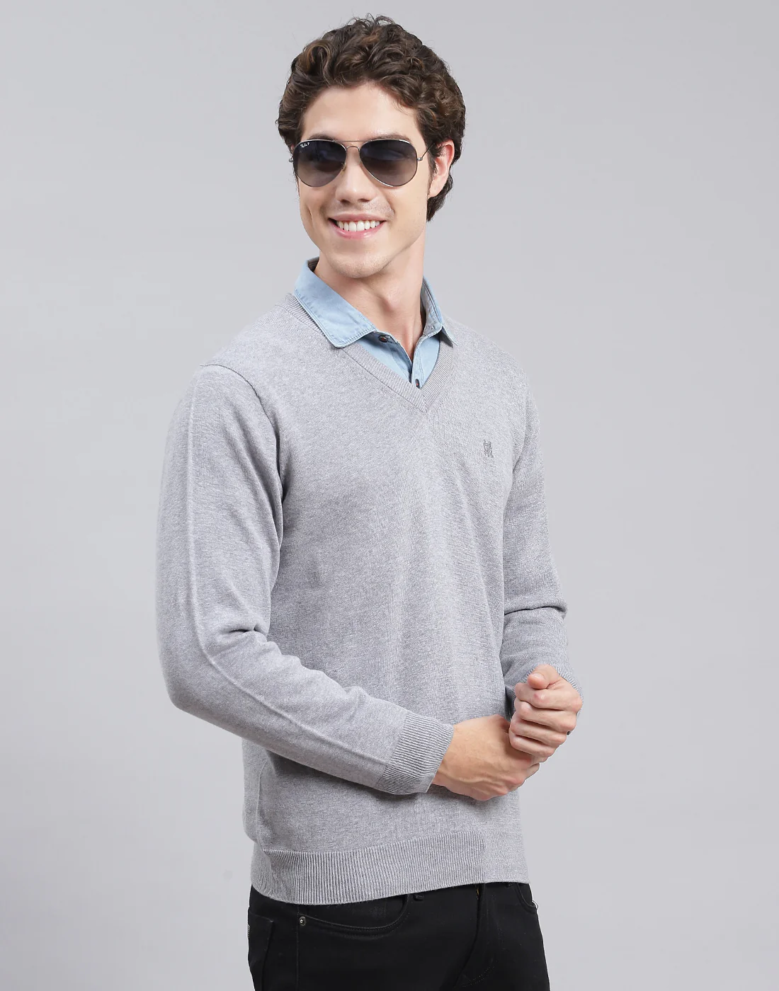 Men Grey Solid V Neck Full Sleeve Pullover - Image 4