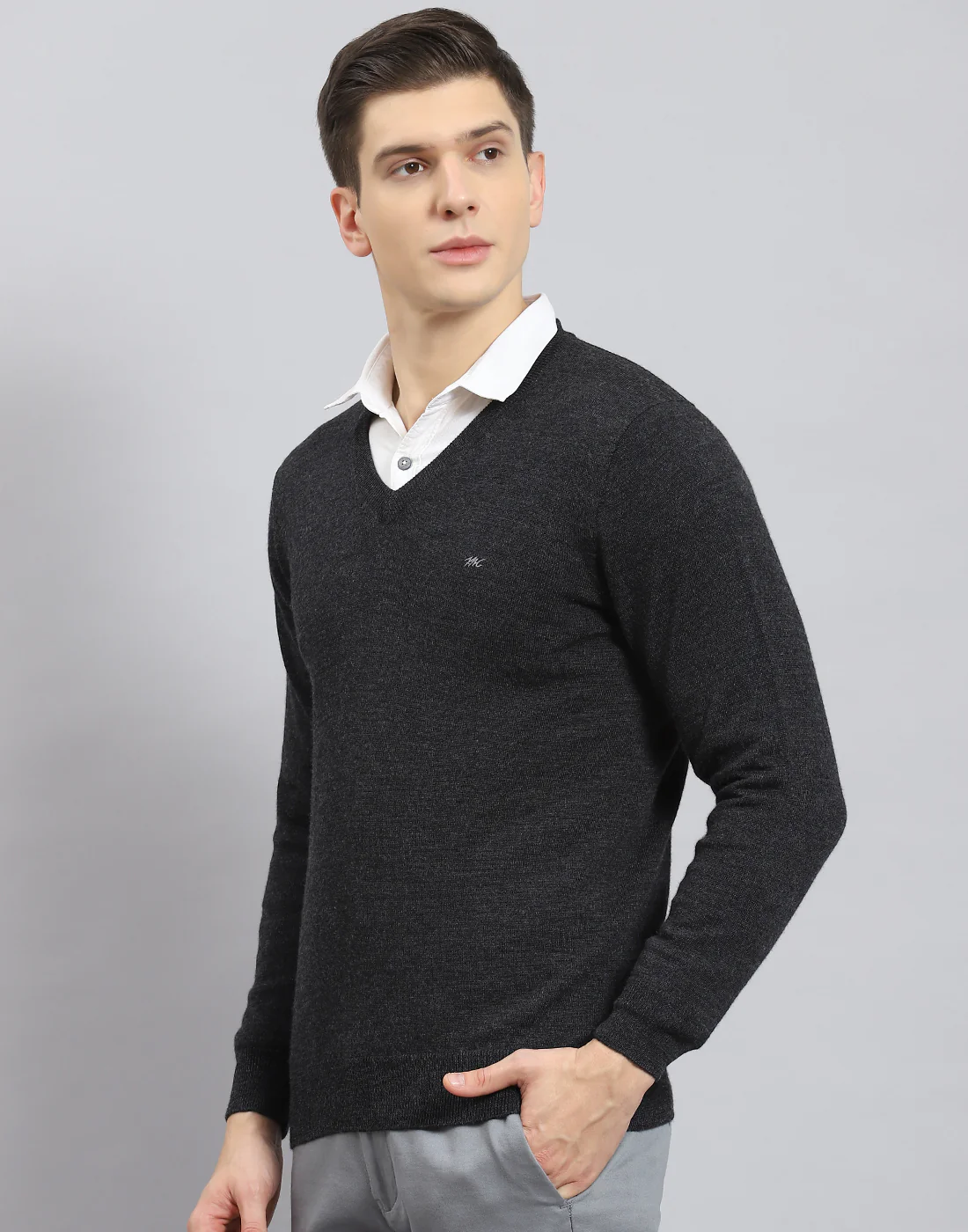 Men Grey Solid V Neck Full Sleeve Sweater - Image 4