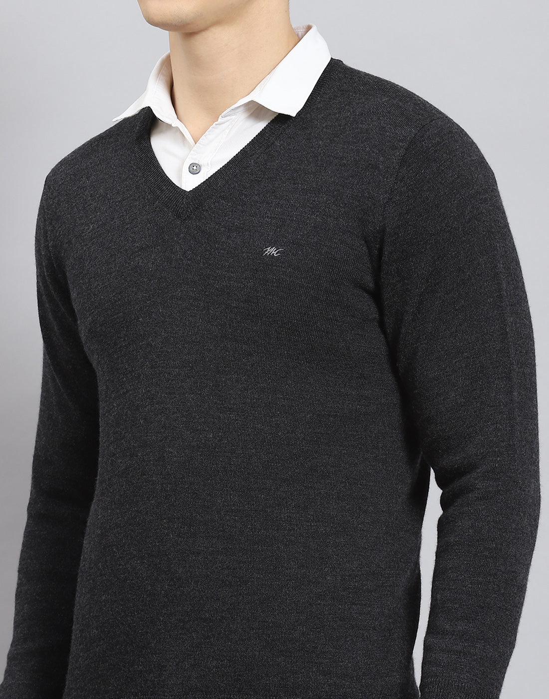 Men Grey Solid V Neck Full Sleeve Sweater - Image 8