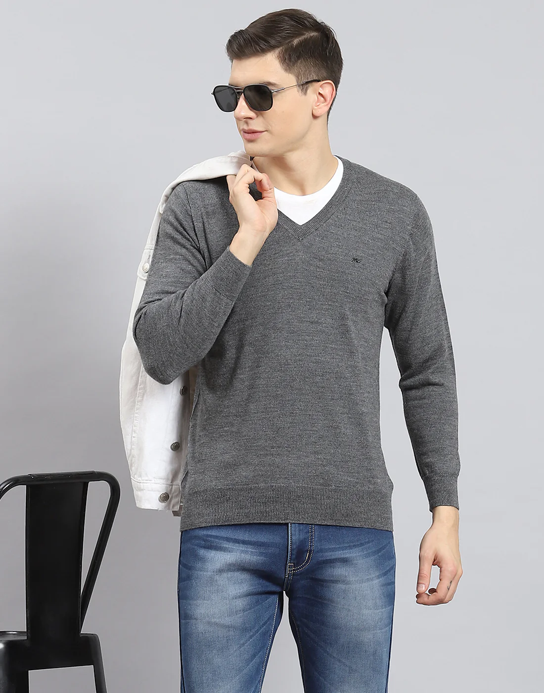 Men Grey Solid V Neck Full Sleeve Sweater - Image 2