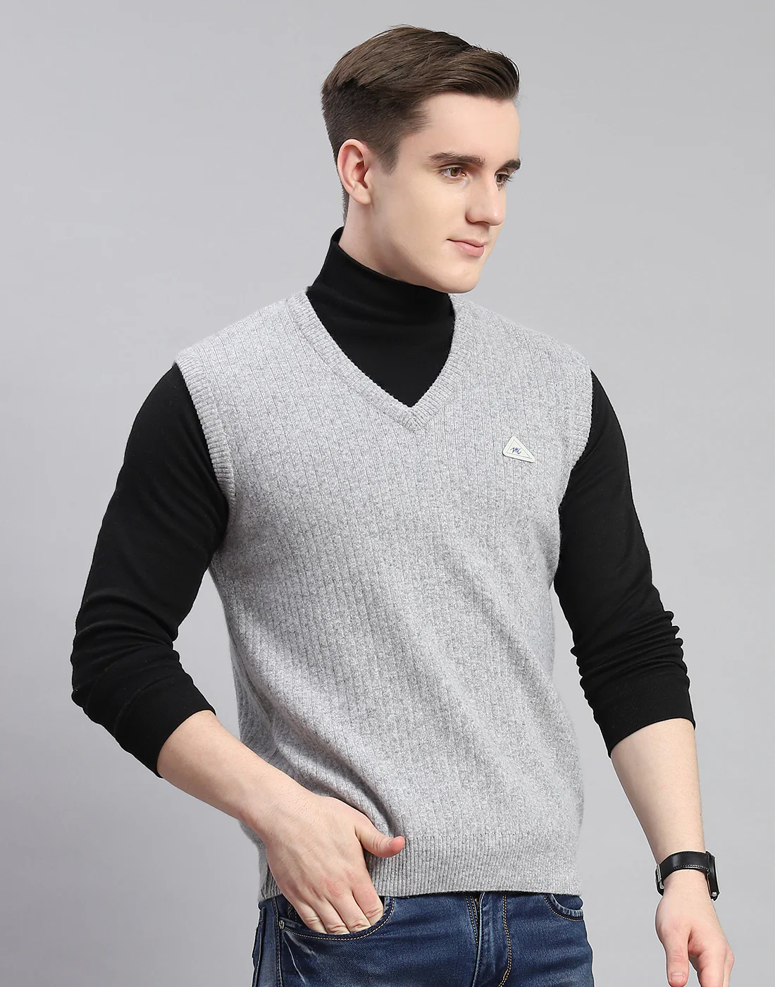 Men Grey Solid V Neck Sleeveless Sweater - Image 4