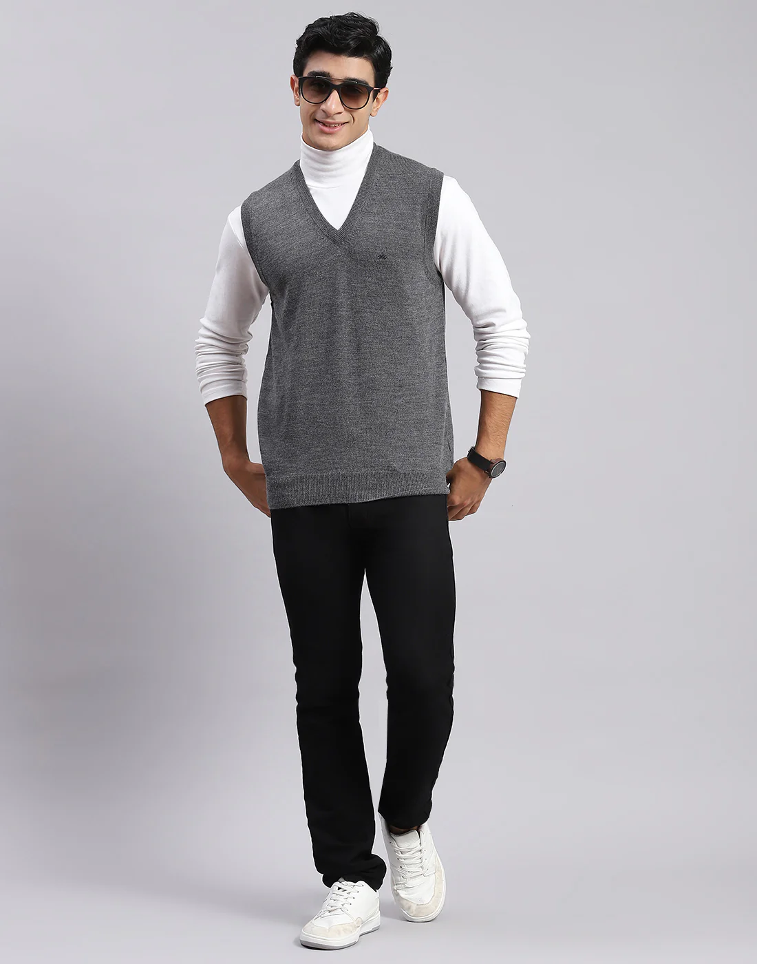 Men Grey Solid V Neck Sleeveless Sweater - Image 5