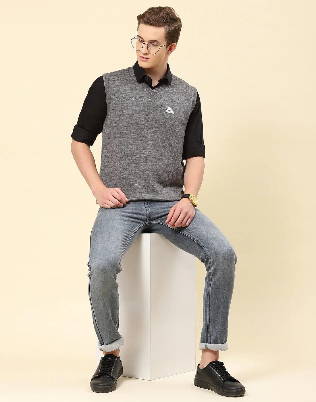 Men Grey Solid V Neck Sleeveless Sweater - Image 2
