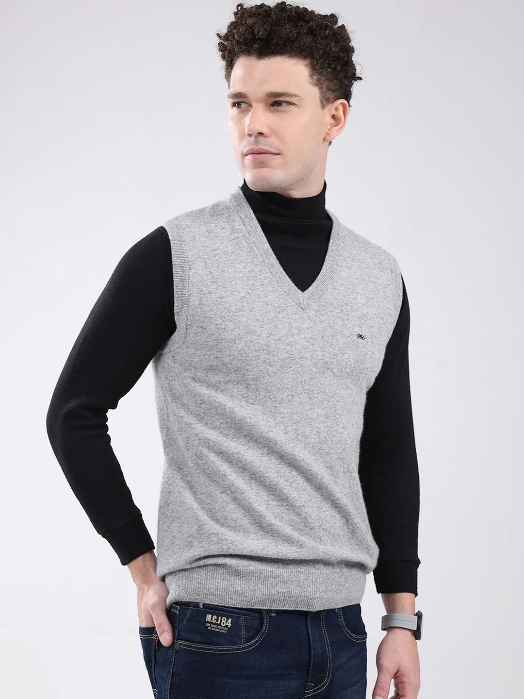 Men Grey Solid V Neck Sleeveless Sweater - Image 4
