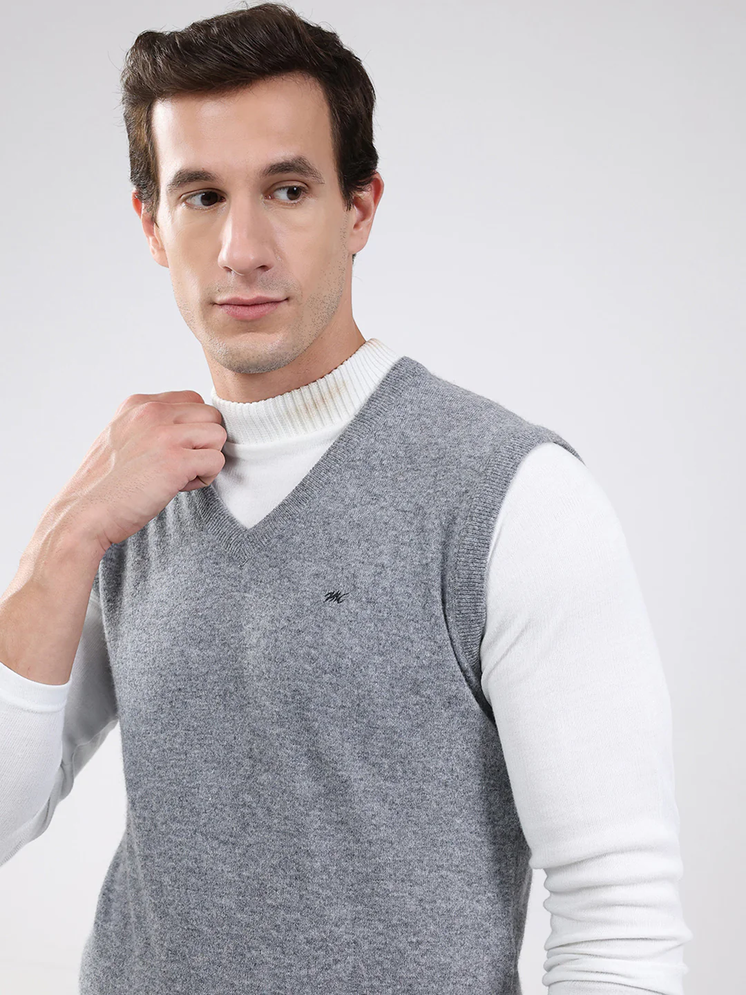 Men Grey Solid V Neck Sleeveless Sweater - Image 7