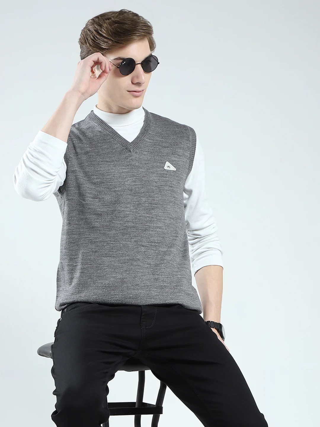 Men Grey Solid V Neck Sleeveless Sweater - Image 6