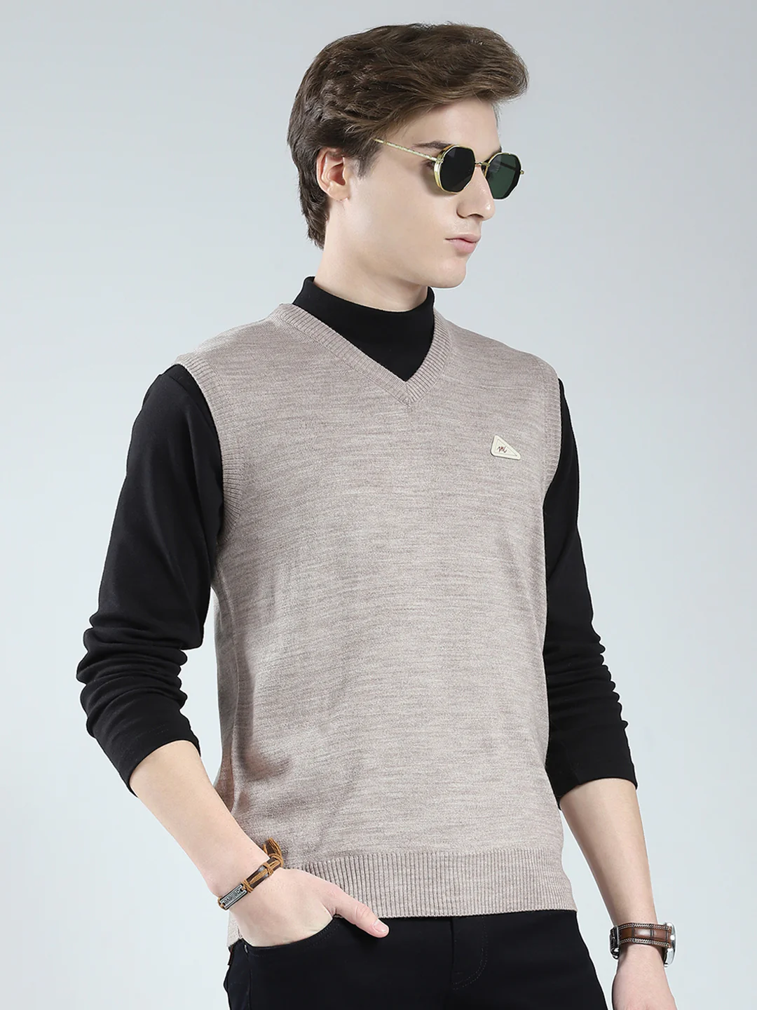 Men Grey Solid V Neck Sleeveless Sweater - Image 4