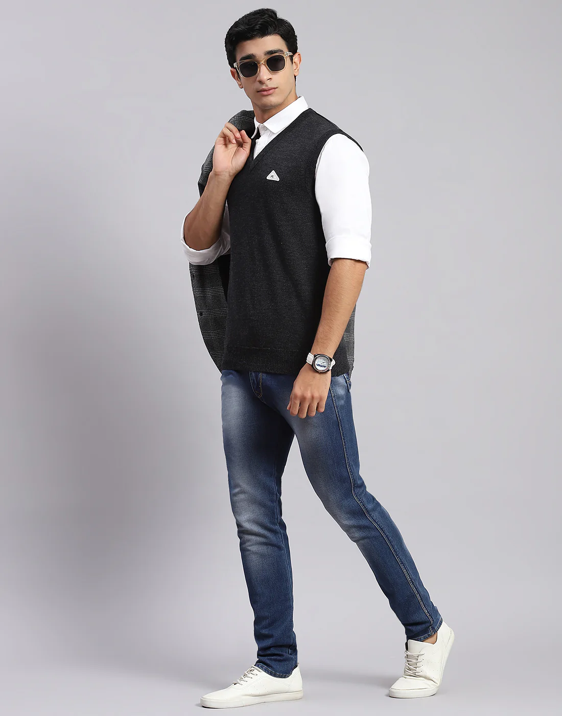 Men Grey Solid V Neck Sleeveless Sweaters/Pullovers - Image 5
