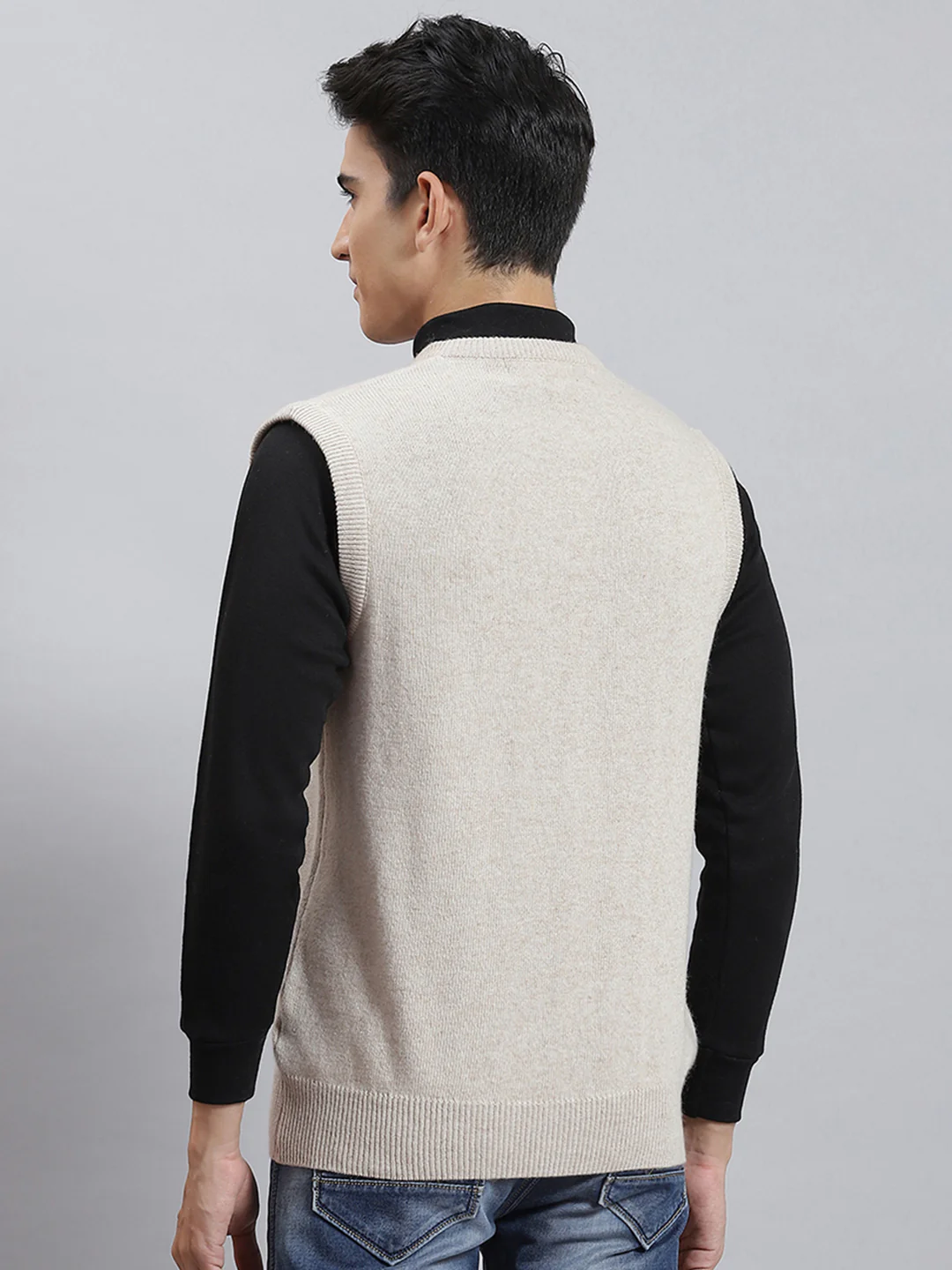 Men Grey Solid V Neck Sleeveless Sweaters/Pullovers - Image 5