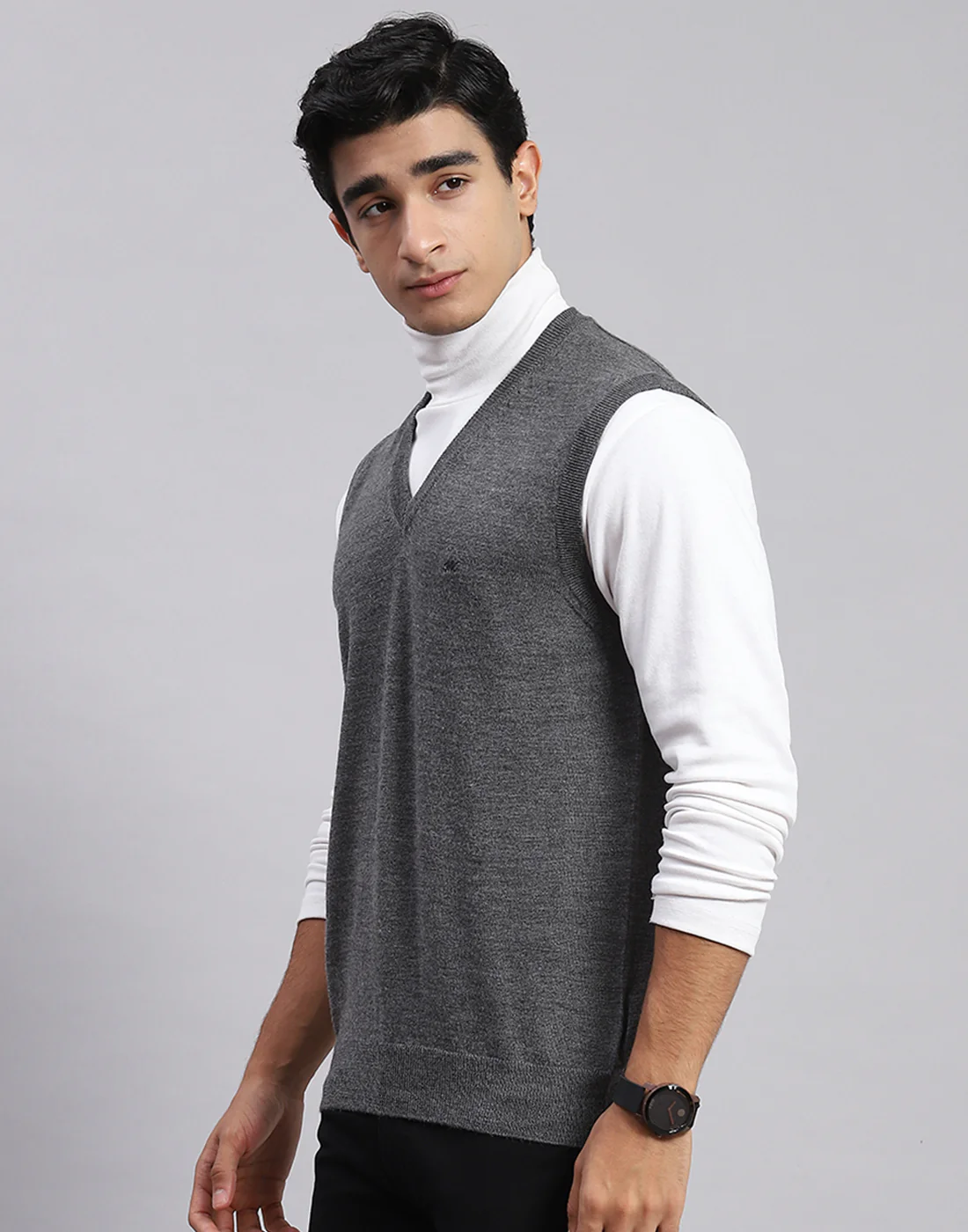 Men Grey Solid V Neck Sleeveless Sweaters/Pullovers - Image 3