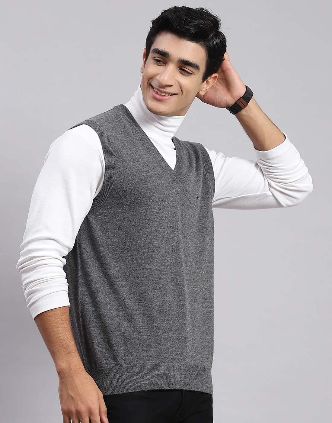 Men Grey Solid V Neck Sleeveless Sweaters/Pullovers - Image 4