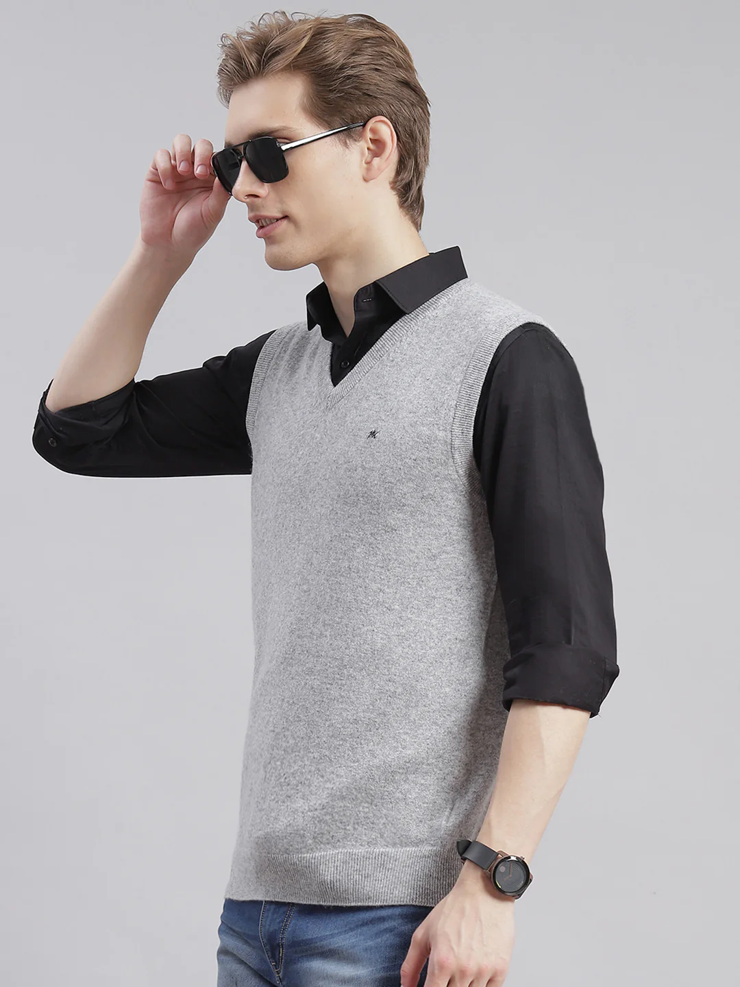 Men Grey Solid V Neck Sleeveless Sweaters/Pullovers - Image 4