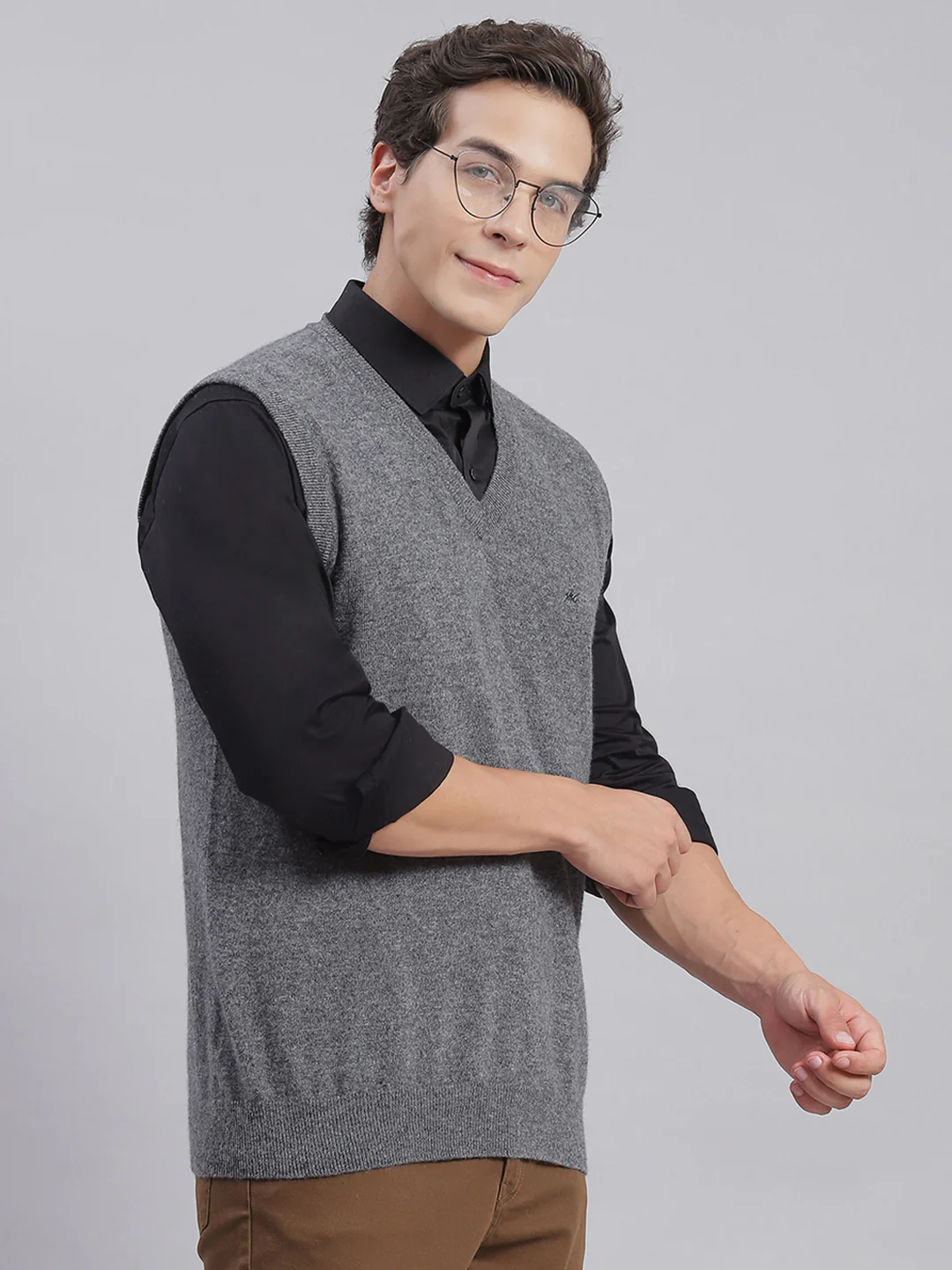 Men Grey Solid V Neck Sleeveless Sweaters/Pullovers - Image 3