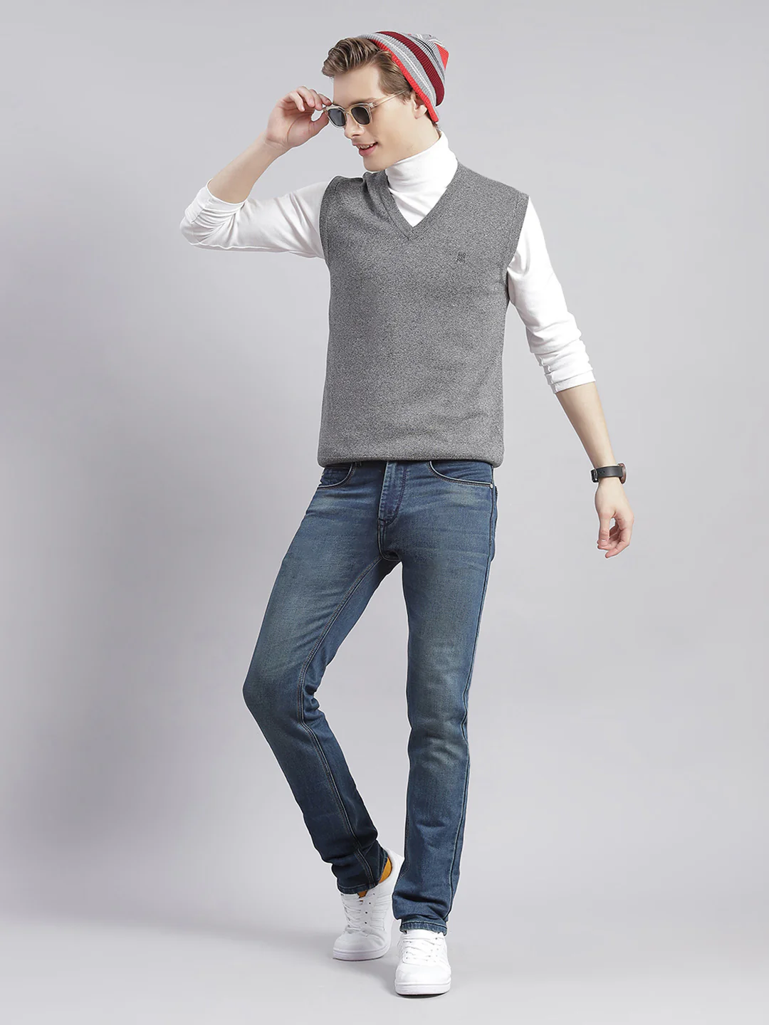 Men Grey Solid V Neck Sleeveless Sweaters/Pullovers