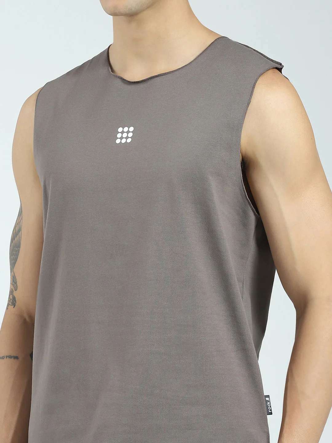 Rock.it Men Grey Solid Round Neck Sleeveless T-Shirt - Image 6