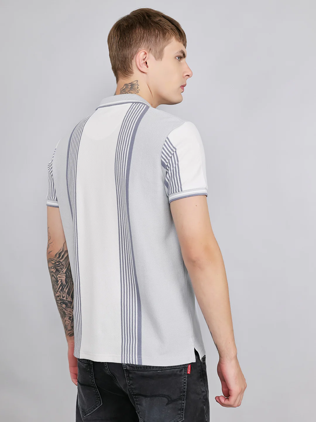 Men Grey Stripe Collar Half Sleeve T-Shirt - Image 4