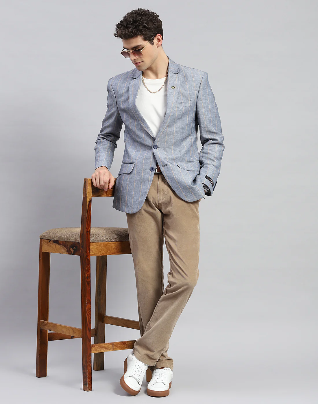 Men Grey Stripe Notch Lapel Collar Full Sleeve Blazer - Image 2