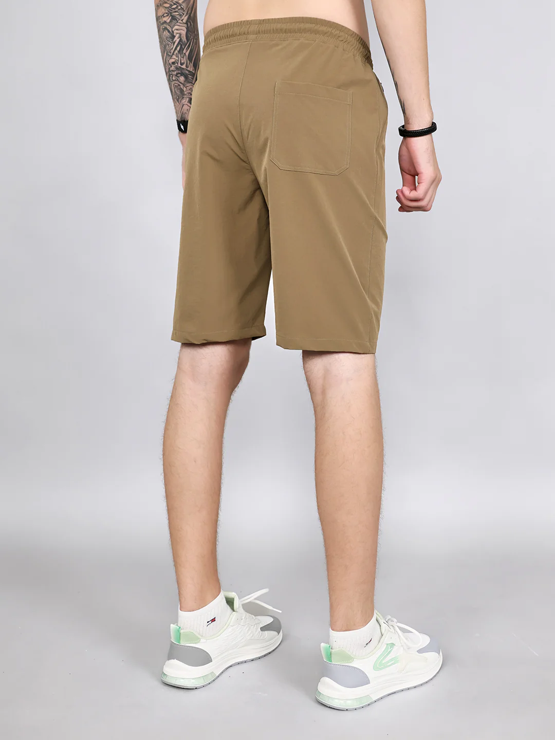 Men Khaki Solid Regular Fit Shorts - Image 4