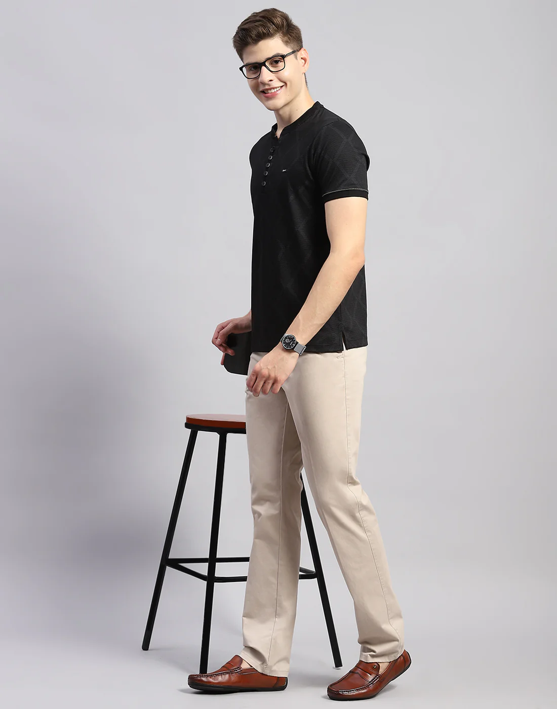 Men Khaki Solid Regular Fit Trouser - Image 2