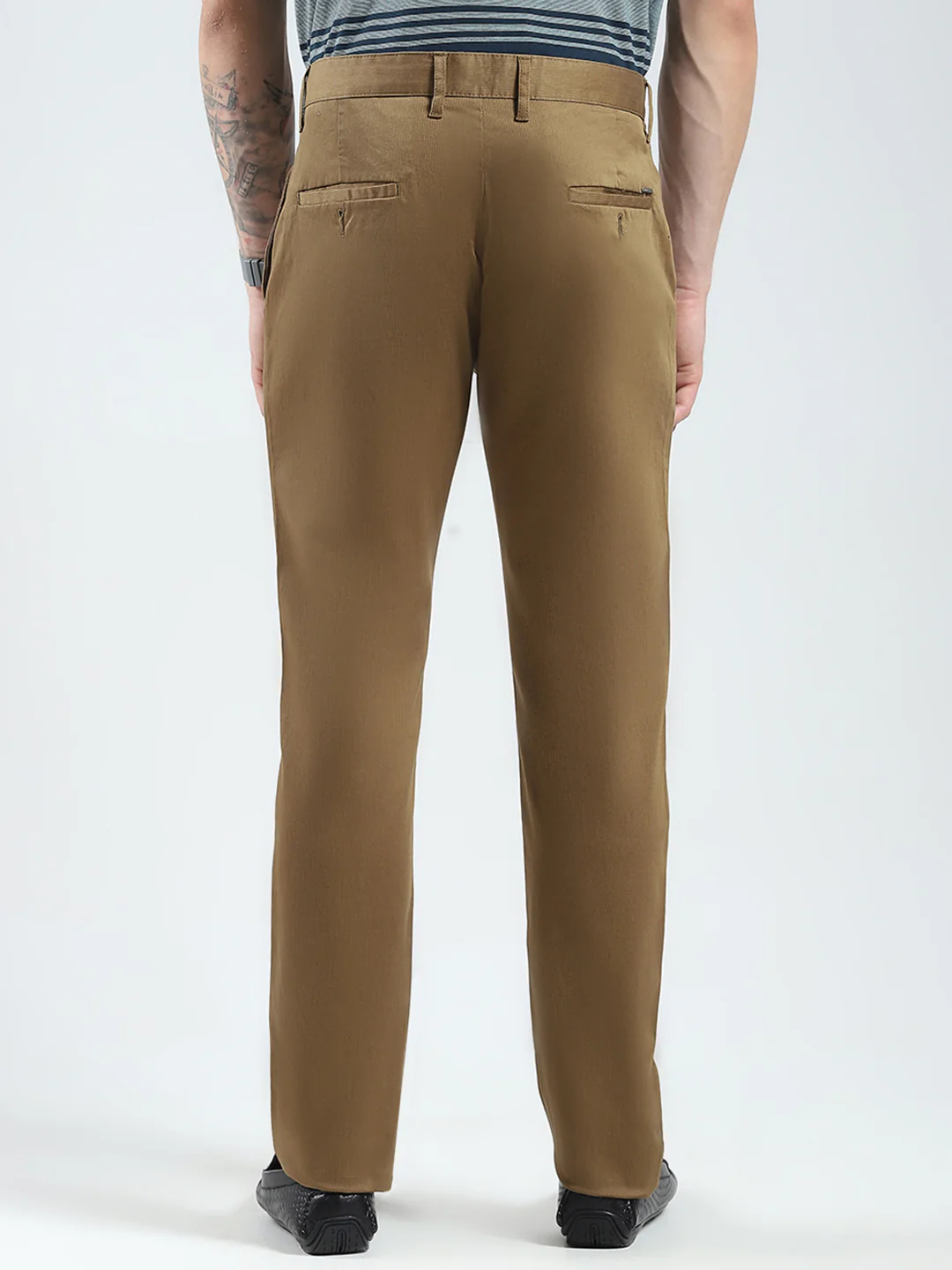 Men Khaki Solid Slim Fit Trouser - Image 5