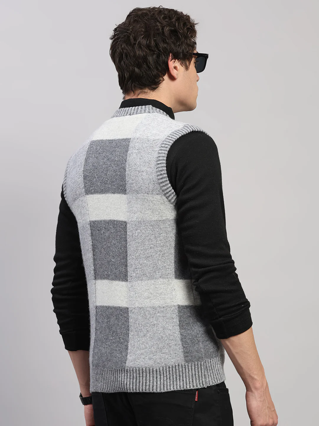 Men Light Grey Printed V Neck Sleeveless Cardigan - Image 5
