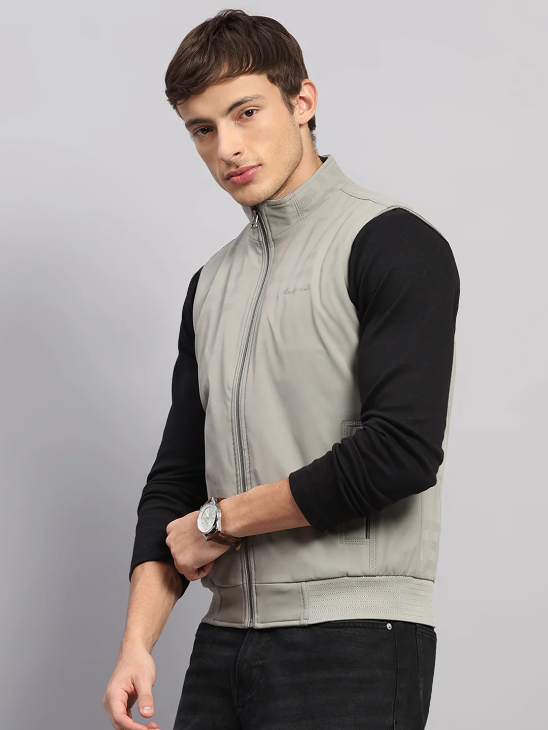 Men Light Grey Solid Collar Sleeveless Jacket - Image 3