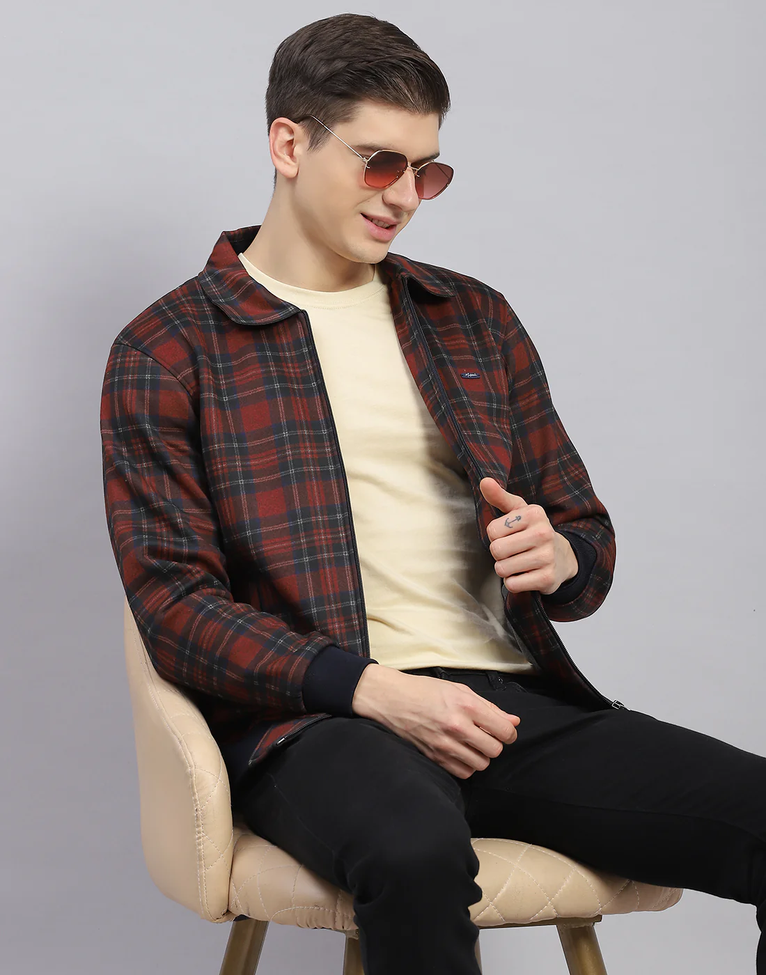 Men Maroon Check Collar Full Sleeve Sweatshirt - Image 2
