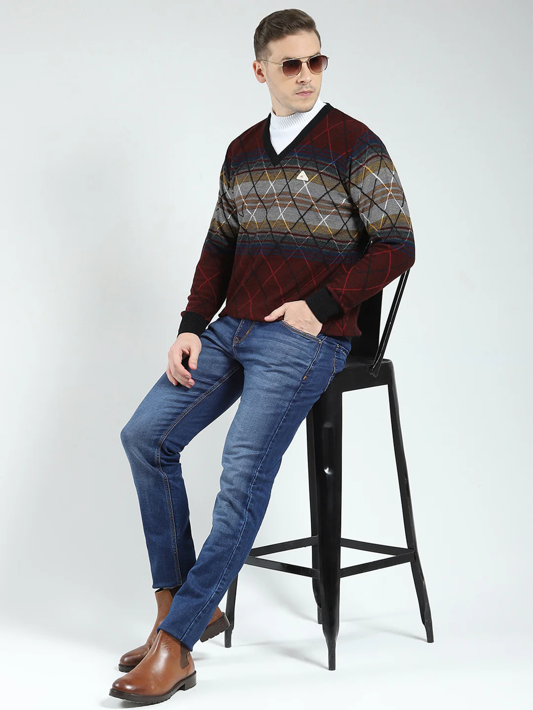 Men Maroon Self Design V Neck Full Sleeve Pullover - Image 2