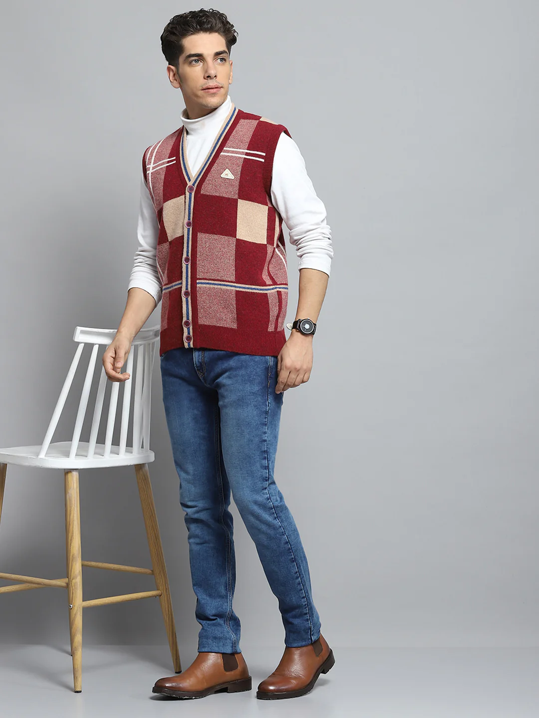 Men Maroon Self Design V Neck Sleeveless Cardigan - Image 2