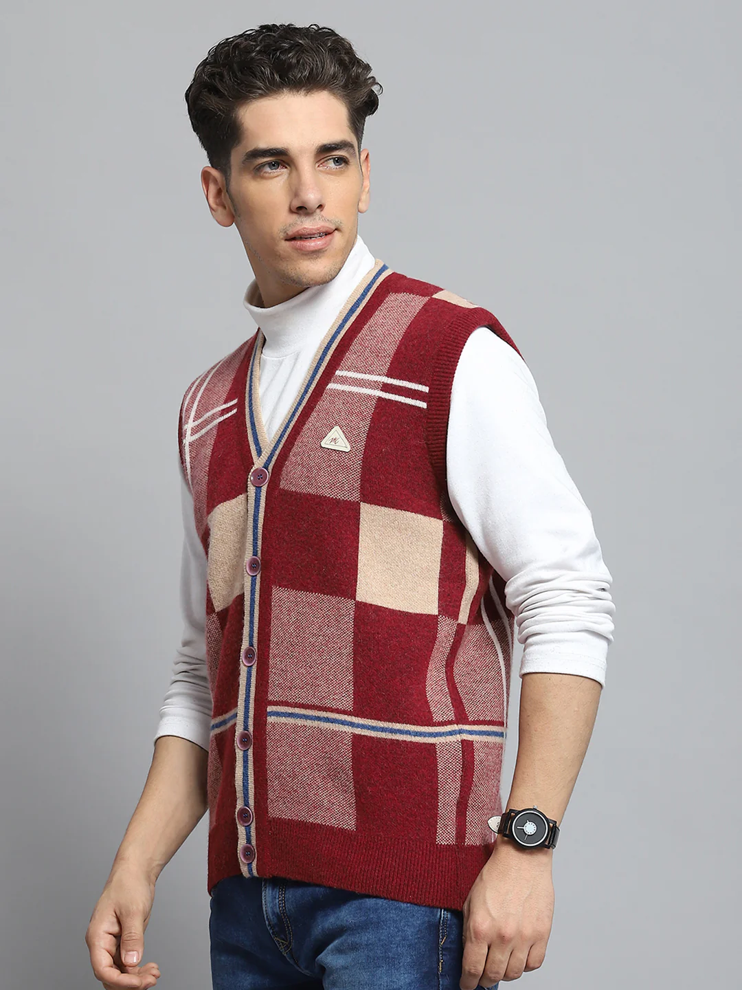 Men Maroon Self Design V Neck Sleeveless Cardigan - Image 3