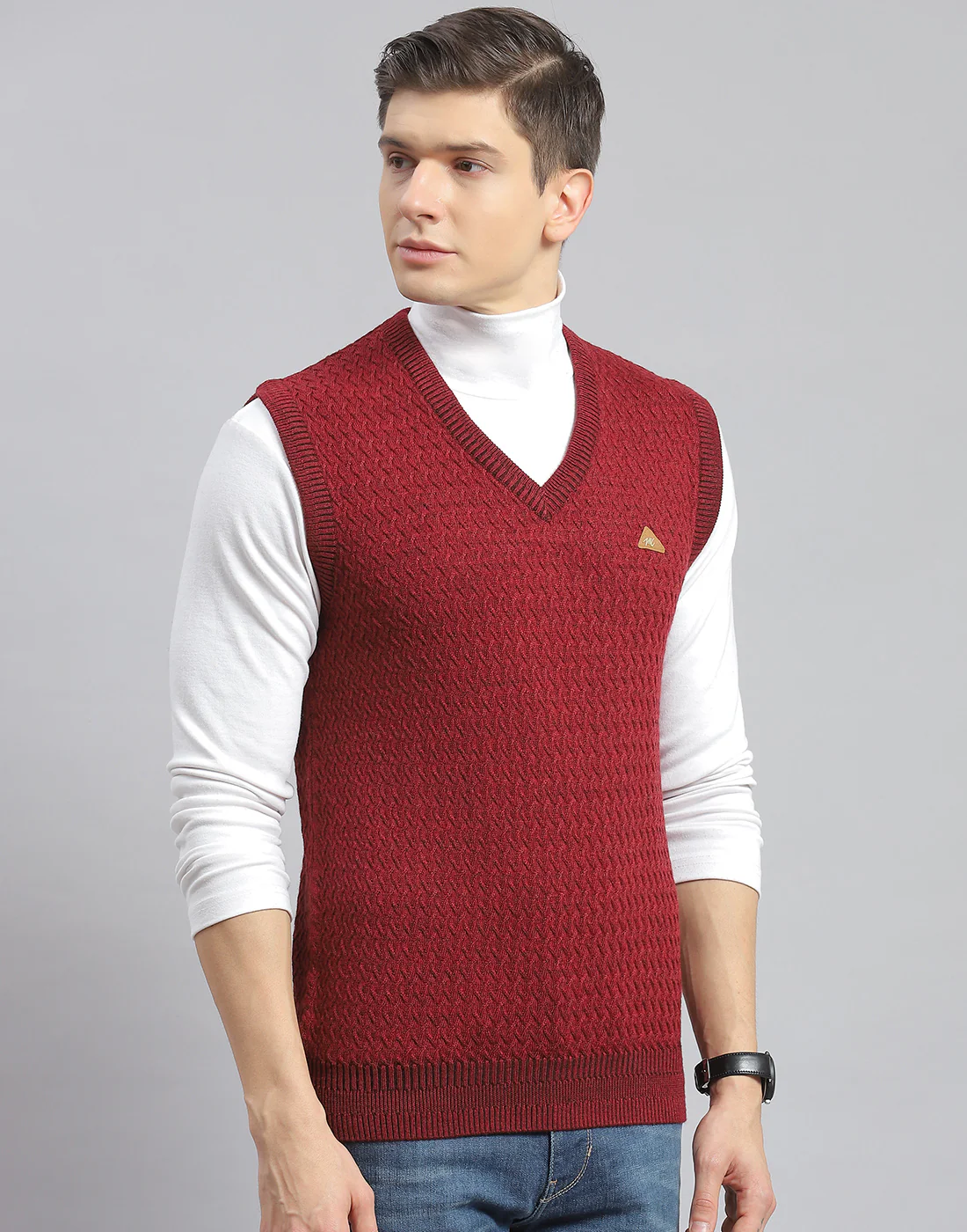 Men Maroon Self Design V Neck Sleeveless Sweater - Image 4
