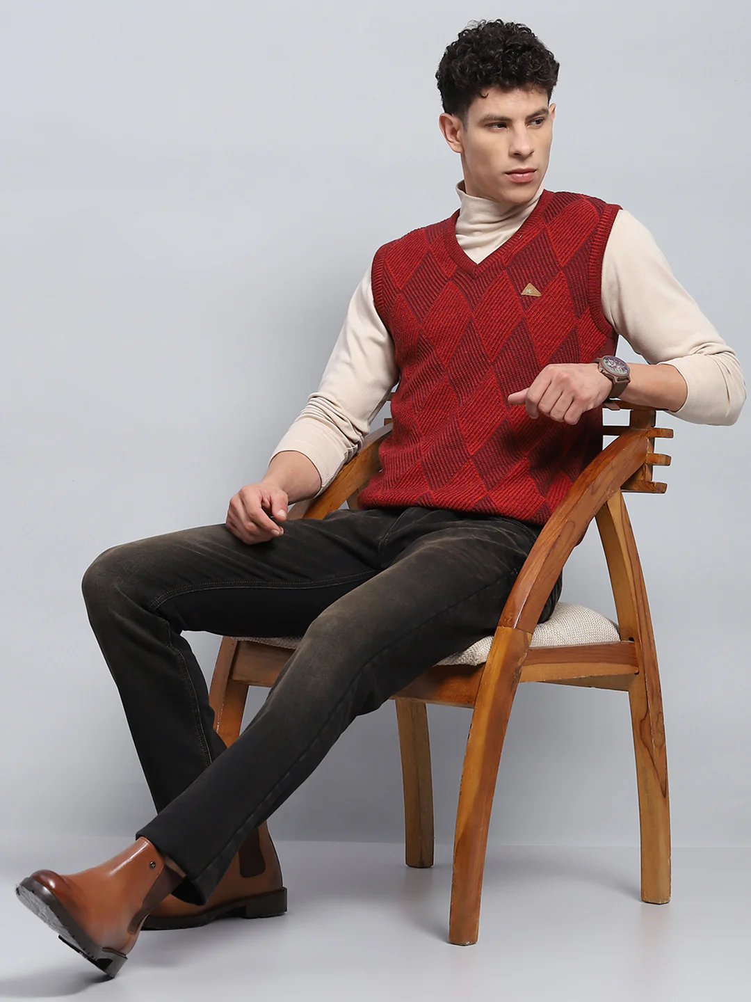 Men Maroon Self Design V Neck Sleeveless Sweater - Image 2