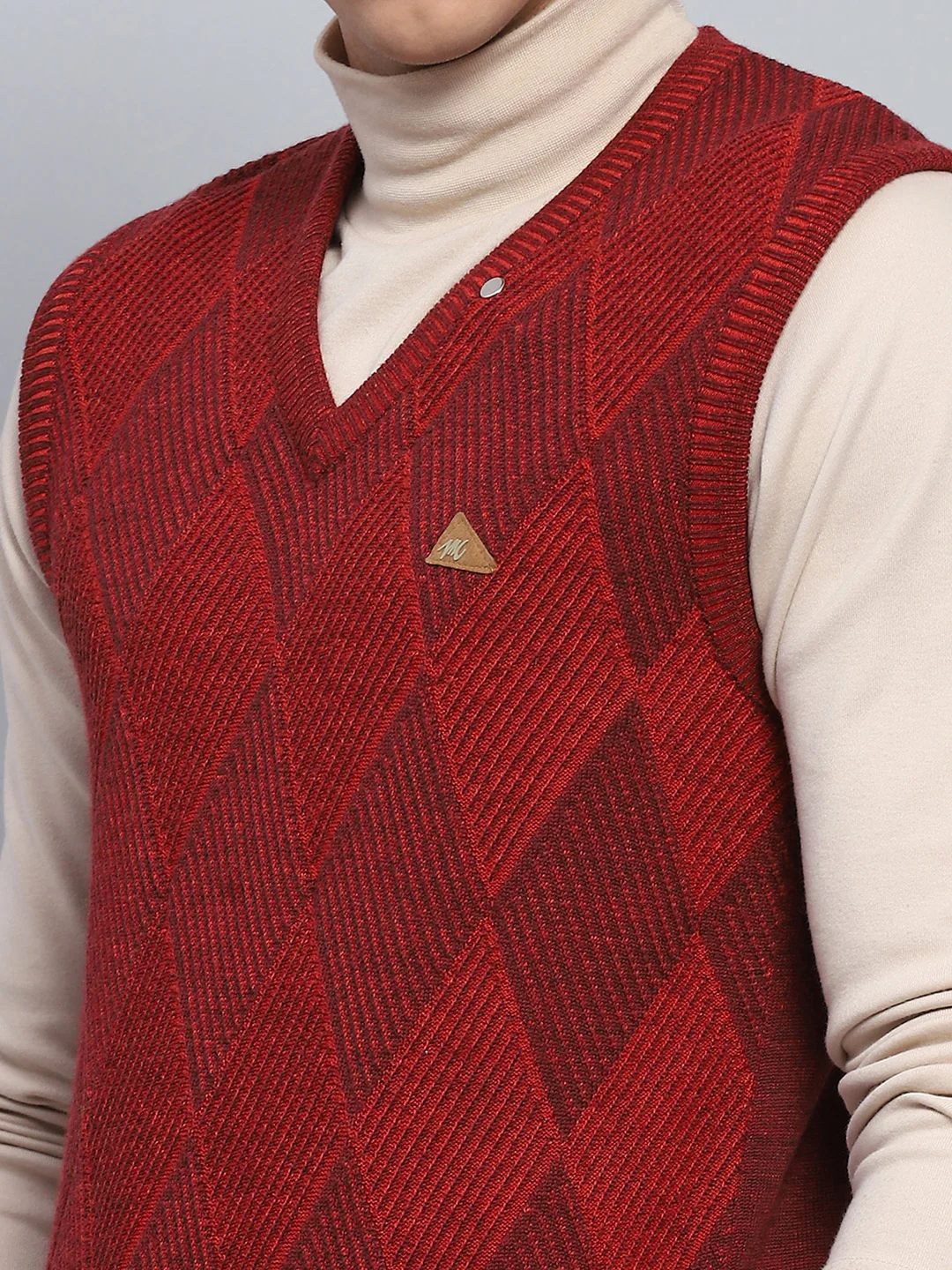 Men Maroon Self Design V Neck Sleeveless Sweater - Image 6