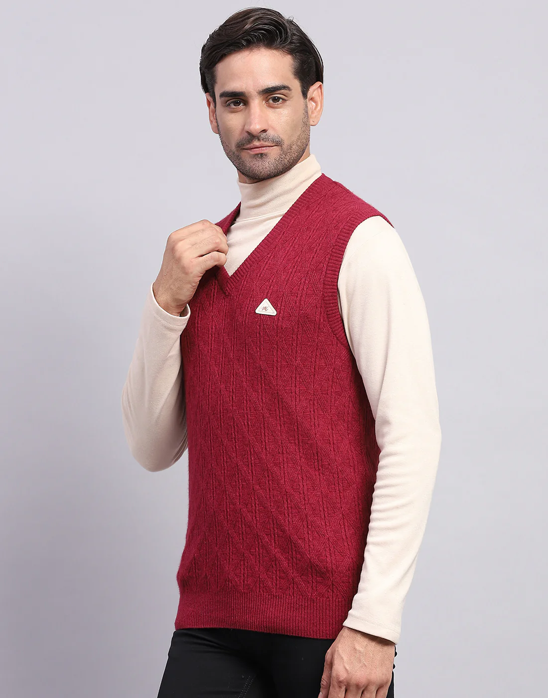 Men Maroon Self Design V Neck Sleeveless Sweater - Image 3