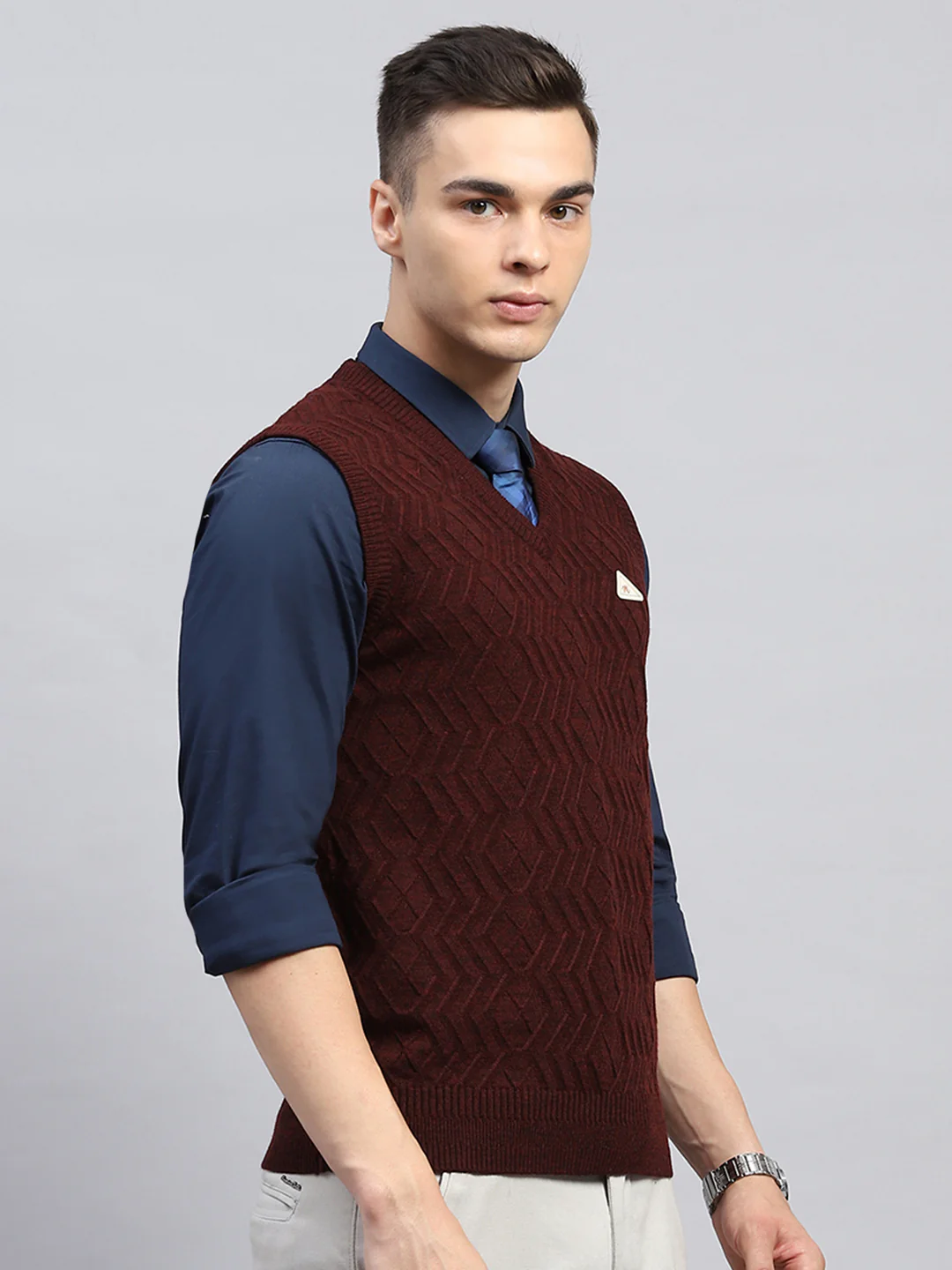 Men Maroon Self Design V Neck Sleeveless Sweater - Image 4