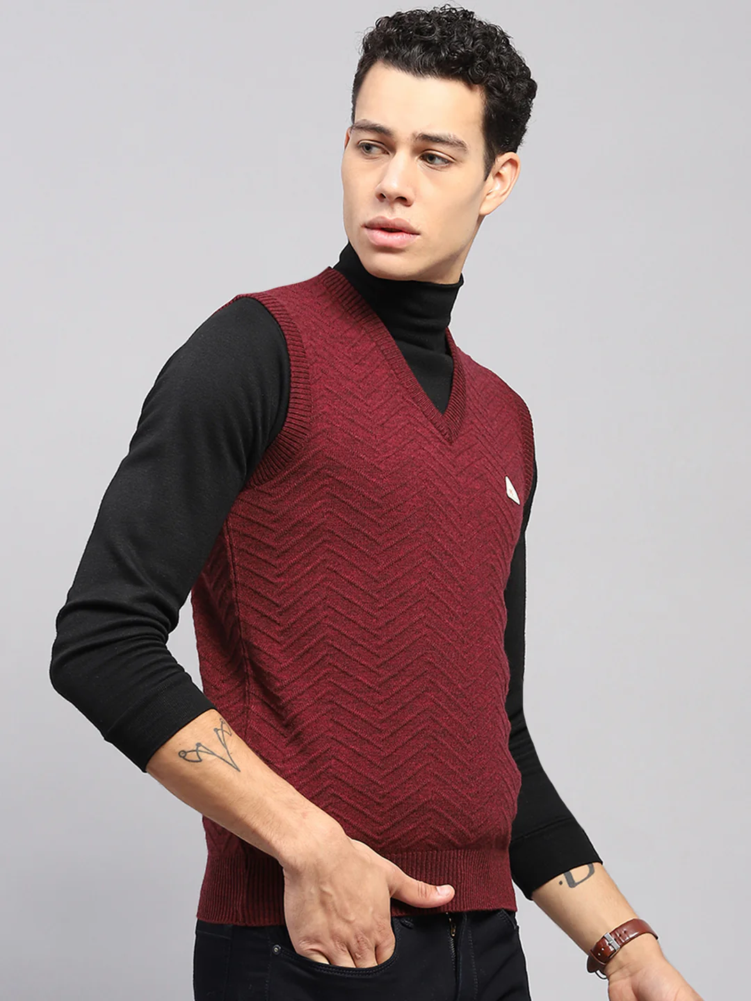 Men Maroon Self Design V Neck Sleeveless Sweater - Image 4