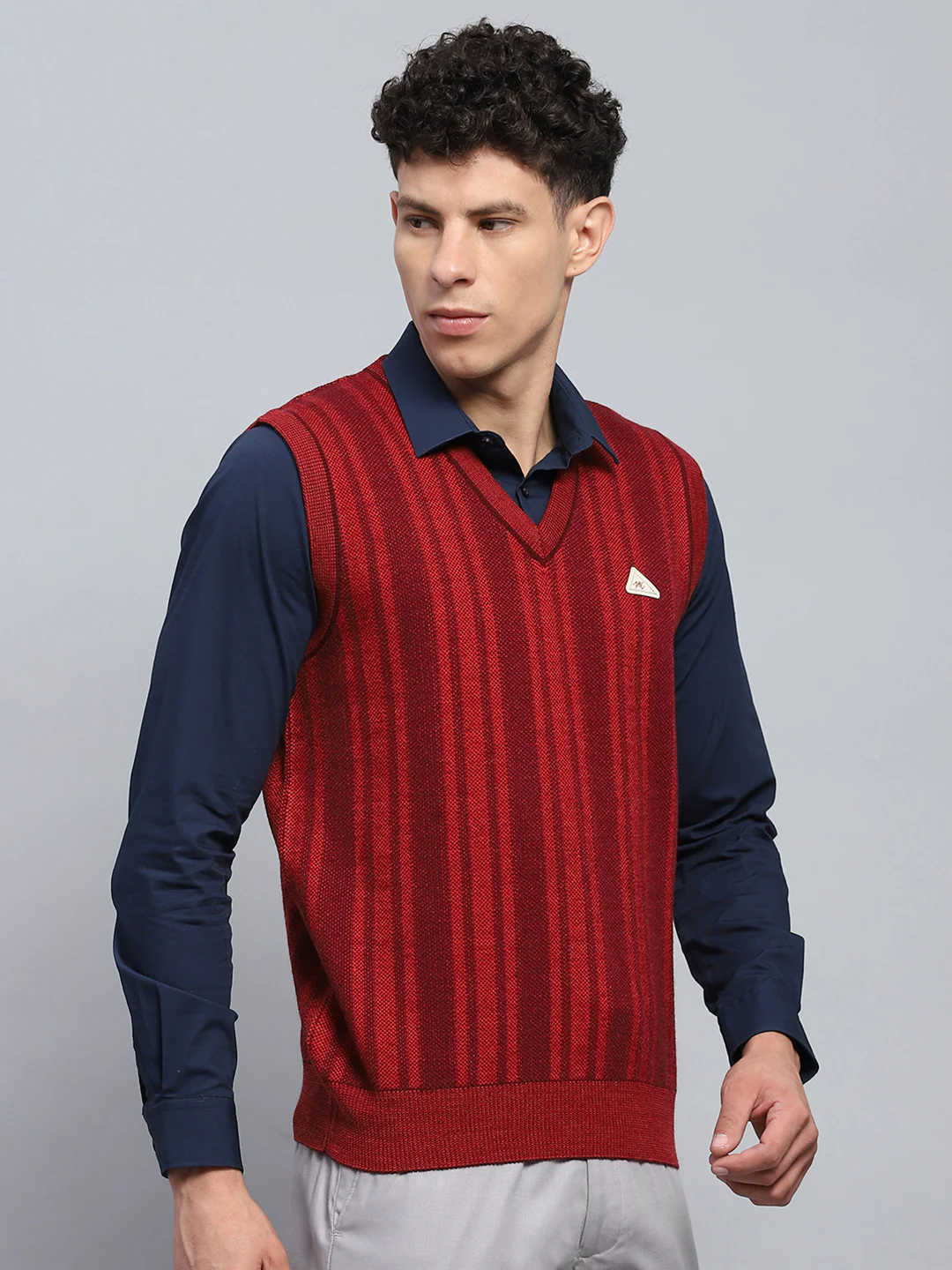 Men Maroon Self Design V Neck Sleeveless Sweater - Image 4