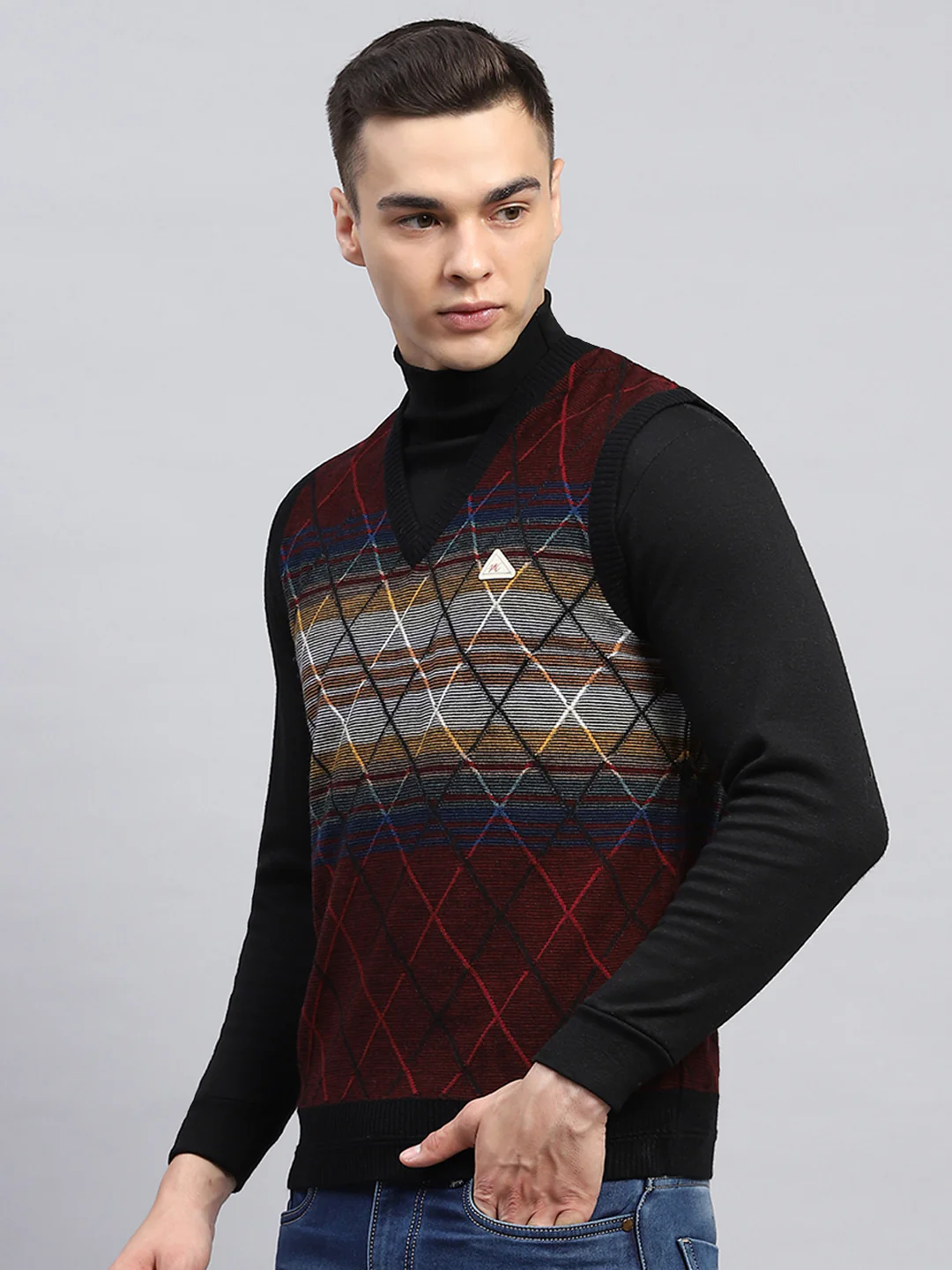 Men Maroon Self Design V Neck Sleeveless Sweater - Image 3