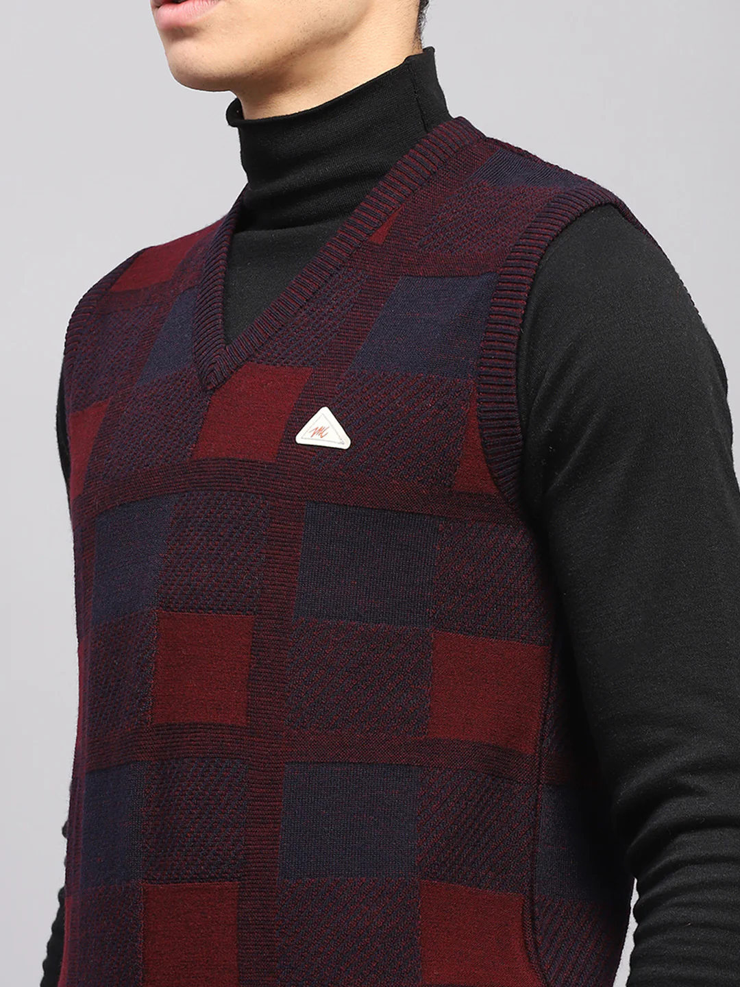 Men Maroon Self Design V Neck Sleeveless Sweater - Image 6