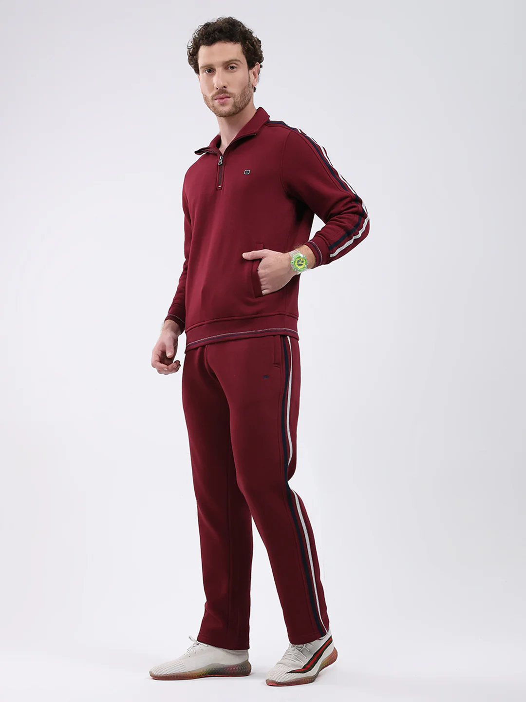 Men Maroon Solid Collar Full Sleeve Winter Tracksuit - Image 3