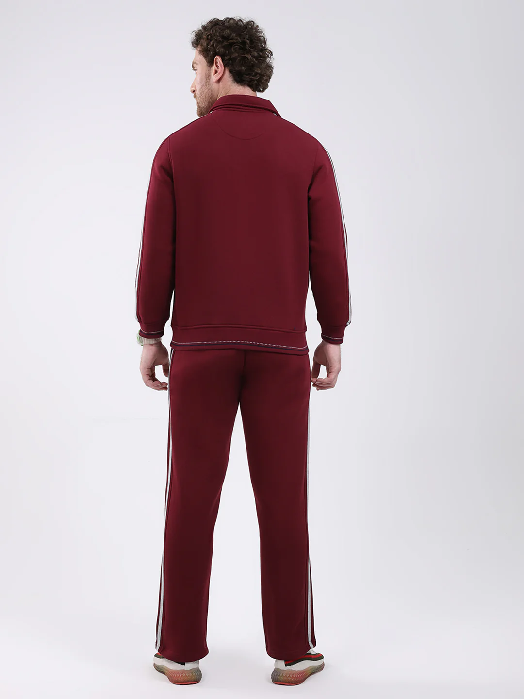 Men Maroon Solid Collar Full Sleeve Winter Tracksuit - Image 5