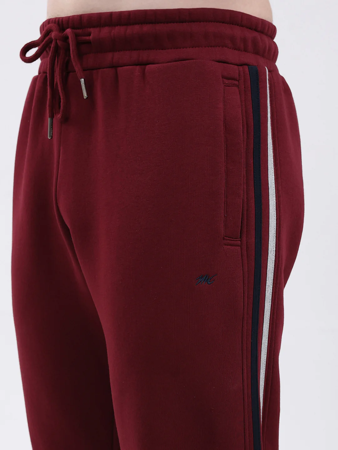 Men Maroon Solid Collar Full Sleeve Winter Tracksuit - Image 8