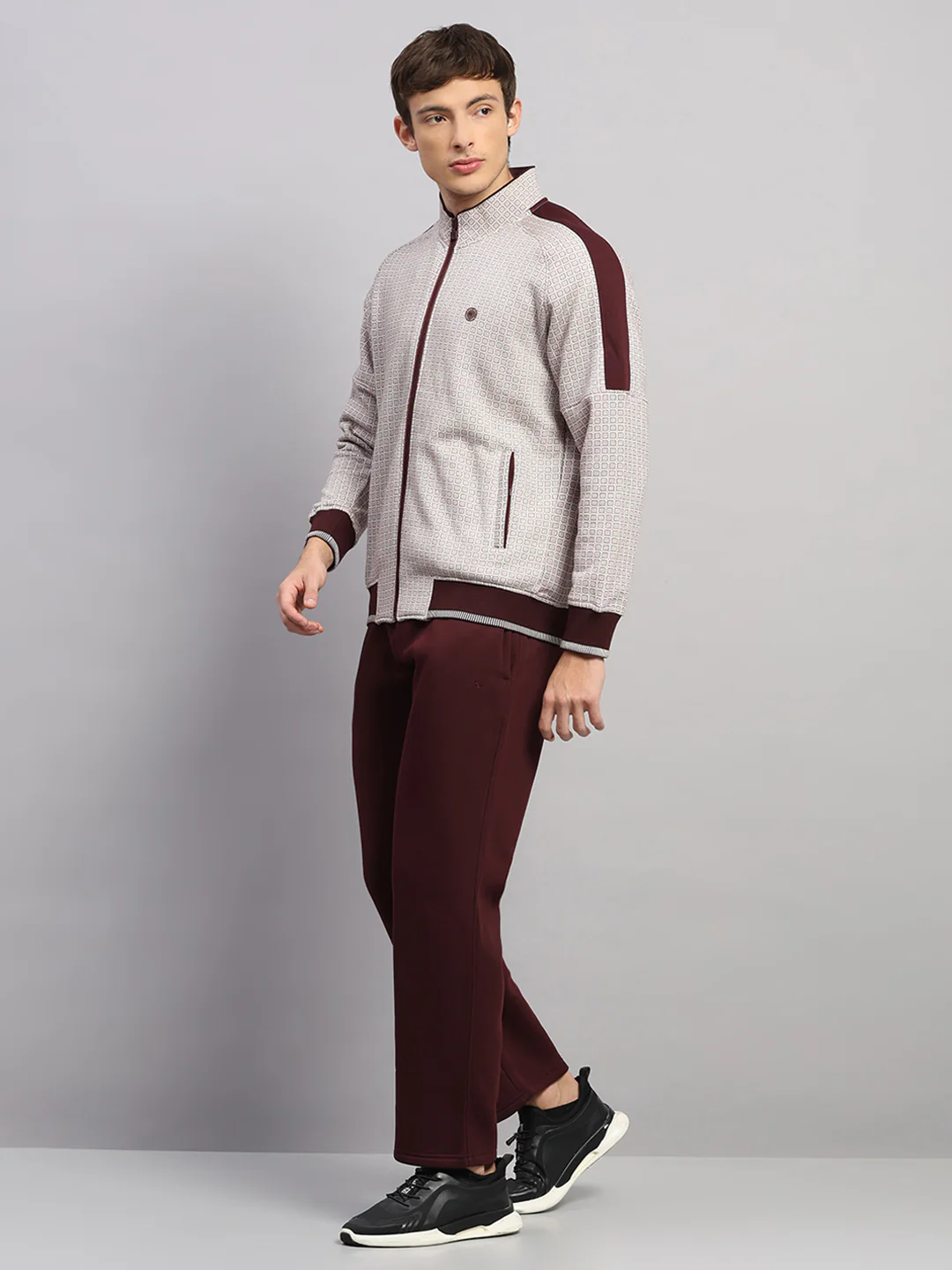 Men Maroon Solid Collar Full Sleeve Winter Tracksuit - Image 3