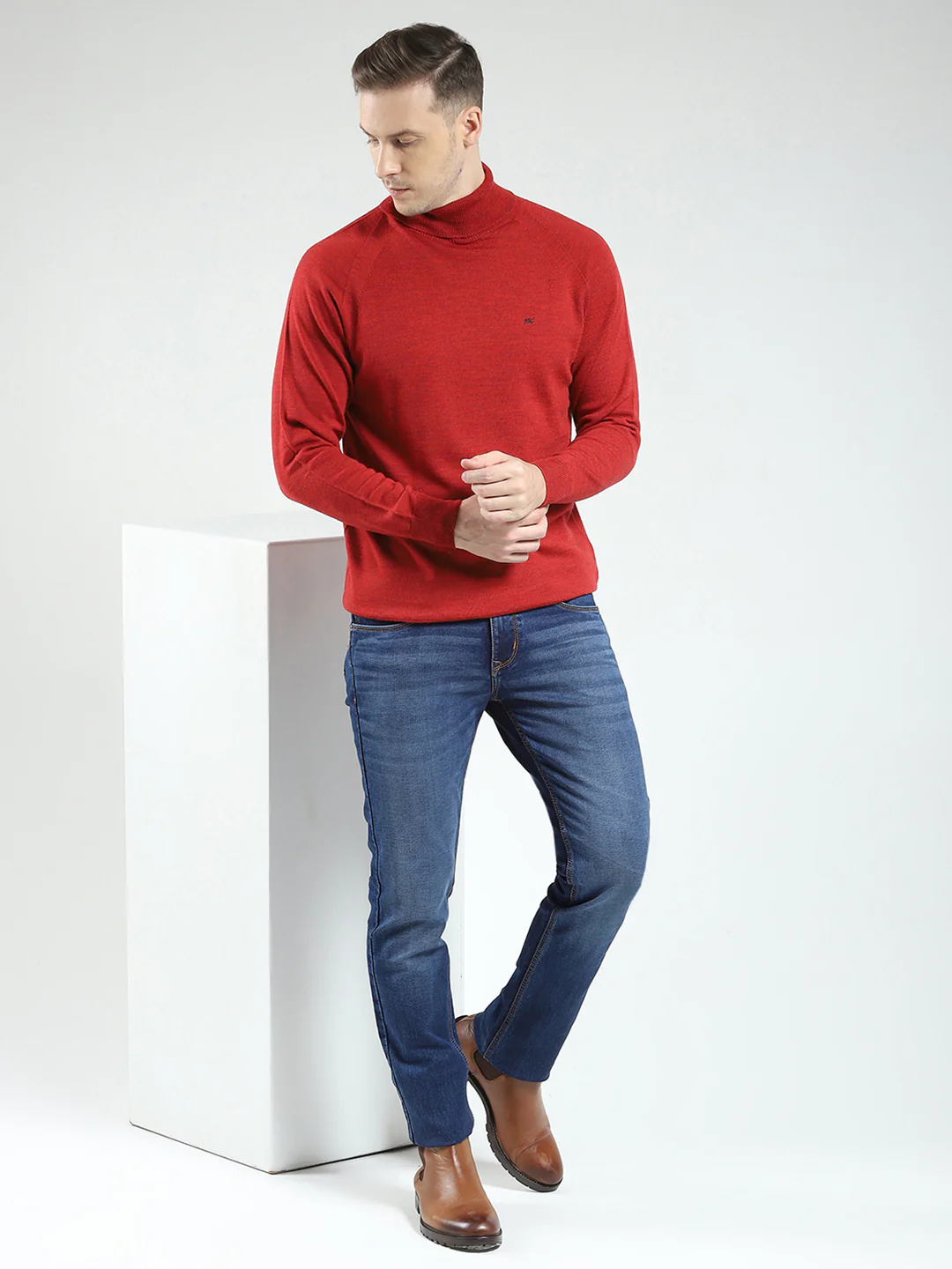 Men Maroon Solid High Neck Full Sleeve Pullover - Image 2