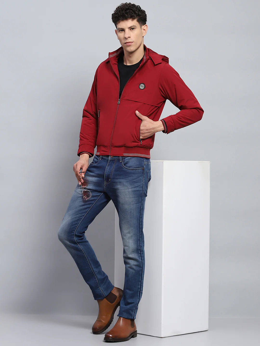 Men Maroon Solid Hooded Full Sleeve Jacket - Image 2