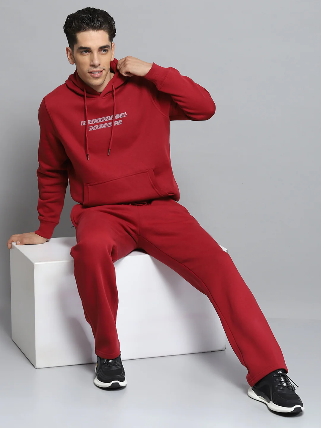 Men Maroon Solid Hooded Full Sleeve Winter Tracksuit - Image 2