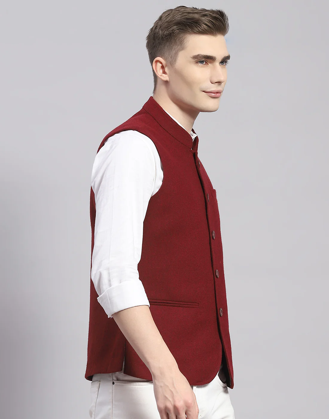 Men Maroon Solid Mandarin Collar Sleeveless Nehru Jacket - Image 4